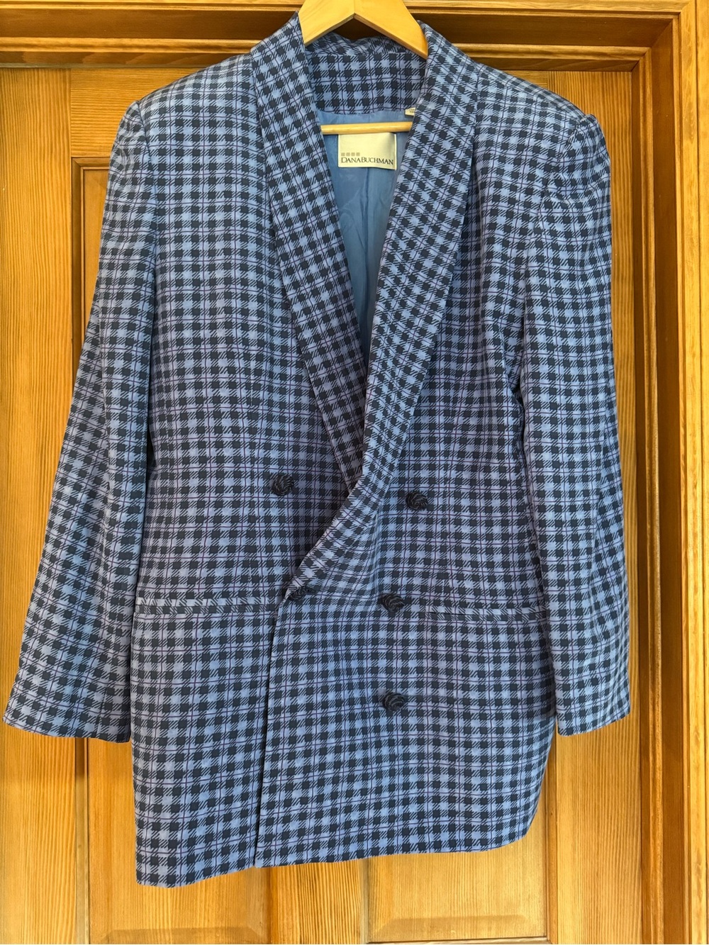 Dana Buchman Navy and Light Blue Plaid Blazer 100% silk Never Worn